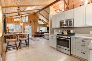 Modern Kitchen - Fully Stocked. 