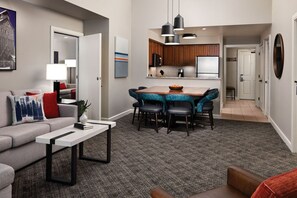 Separate dining area for up to 6 guests