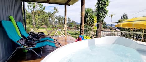 Outdoor spa tub