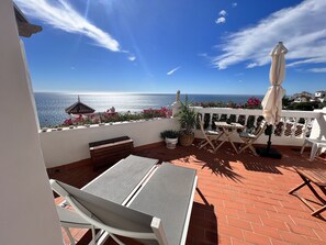 Sun all day on the terrace