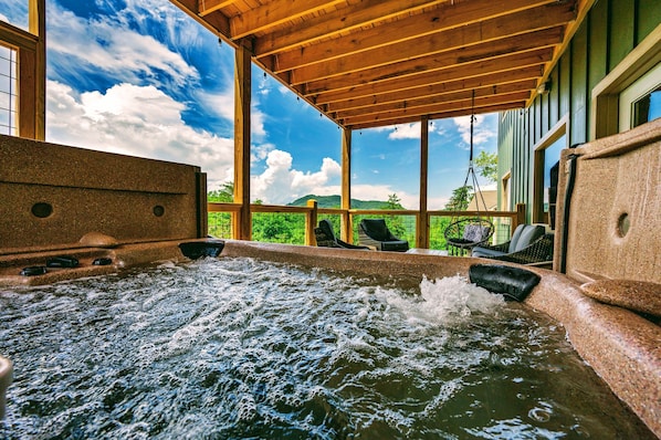 Outdoor spa tub