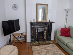 Front room: feature fireplace from the 1900s along with modern entertainment.