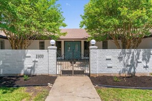 Front view of the house 