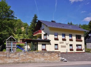 familienfreundliche Upland Apartments mit Spielplatz und Garten