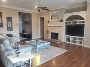 Living room & foyer