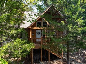 Ozark Adventure Lodge - surrounded by nature, but close to everything in Branson