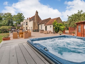 Hot tub | Questeds, Westgate On Sea, near Margate