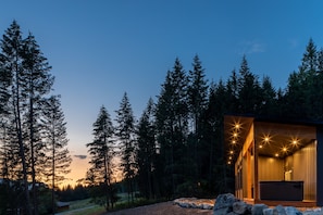 Private Hot tub and mountain view