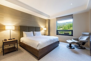 Primary Bedroom with 1 King Bed