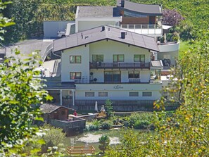 Edificio, Planta, Ventana, Hoja, Botánica, Casa, Amarillo, Diseño Urbano, Árbol, Biome