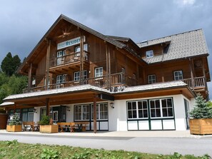 Himmel, Wolke, Pflanze, Gebäude, Fenster, Haus, Veranda, Holz, Baum, Wohngebiet