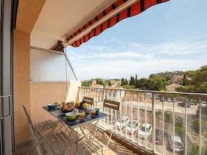 Himmel, Wolke, Gebäude, Stuhl, Schatten, Tabelle, Die Architektur, Haus, Holz, Urban Design