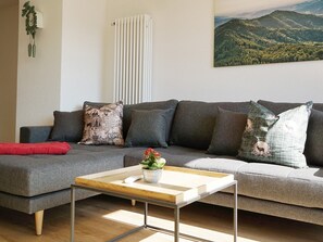 Ferienwohnung Rohrhardsberg, 70qm, 2 Schlafzimmer, max. 4 Personen-Wohnbereich mit Couch