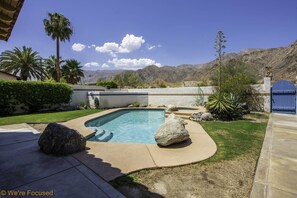 Beautiful mountain view - while relaxing in the pool