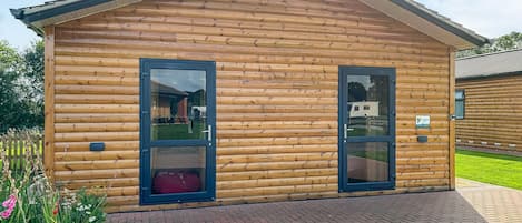 Kingfisher - Flaxton Meadows Luxury Lodges, Flaxton