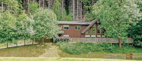 Typical Birches Lodge VIP (Pet) | Penvale Lake Lodges, Llangollen