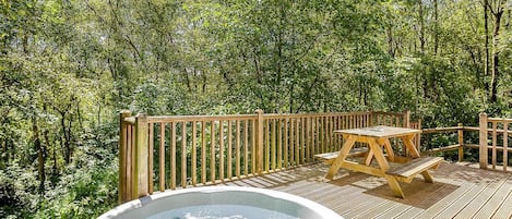 Squirrel Log Cabin 4 - Quarry Walk Lodges, Freehay, Cheadle