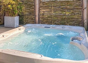Nightingale Cottage - Yare View Holiday Cottages, Brundall, Norwich