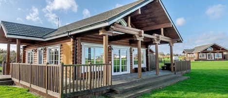 Dovetail Lodge - Hornsea Lakeside Lodges, Hornsea