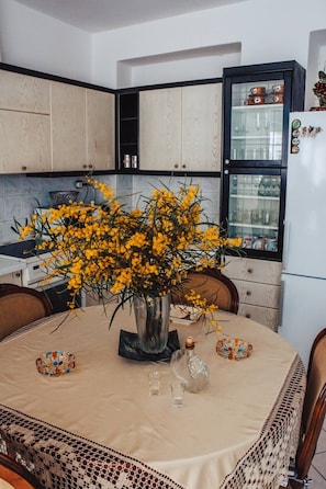 Dining area in the kitchen with chairs