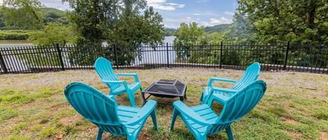 Firepit Overlooking Lake