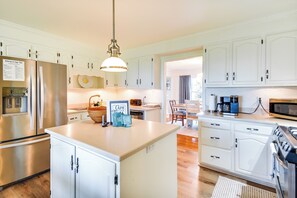 Kitchen | Cooking Basics | Coffee Maker | Paper Towels/Trash Bags Provided