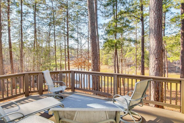 McCormick Vacation Rental | 2BR | 2BA | 1,277 Sq Ft | Stairs Required