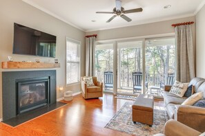 Living Area | Smart TV | Gas Fireplace | Central Heat & A/C