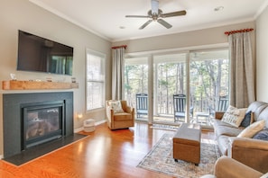 Living Area | Smart TV | Gas Fireplace | Central Heat & A/C