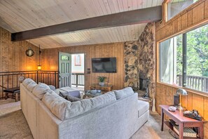 Living Room | Smart TV | Free WiFi
