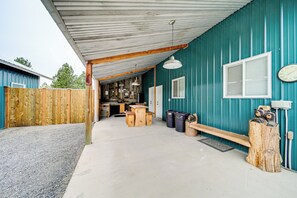Covered Patio | Picnic Area