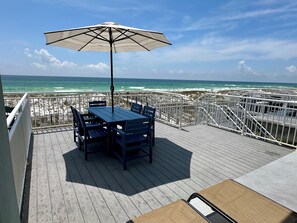 Main deck right on the gulf with walkway to beach.