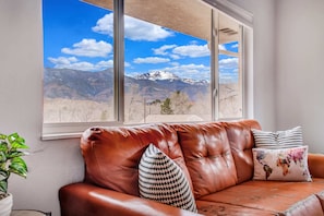 VIEWS!!! Gorgeous picture-perfect view of Pikes Peak right out the living room window!