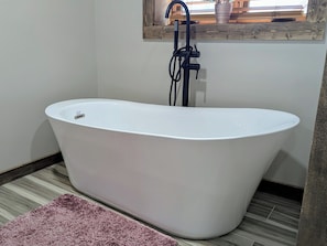 Master Bathroom Tub
