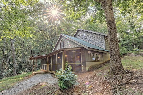 Cabin retreat tucked in the woods