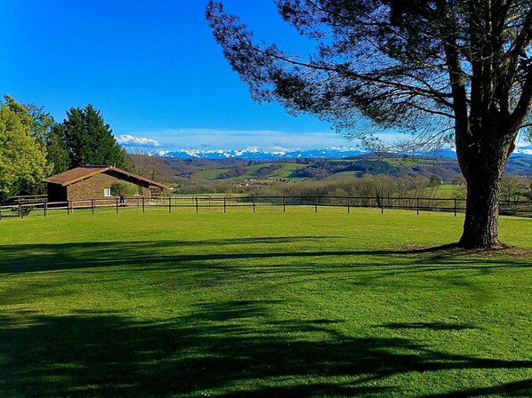 VUE PANORAMIQUE SUR LA CHAINE DES PYRENEES