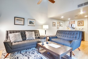 Living Room | Free WiFi | Central Heating & A/C | Washer & Dryer