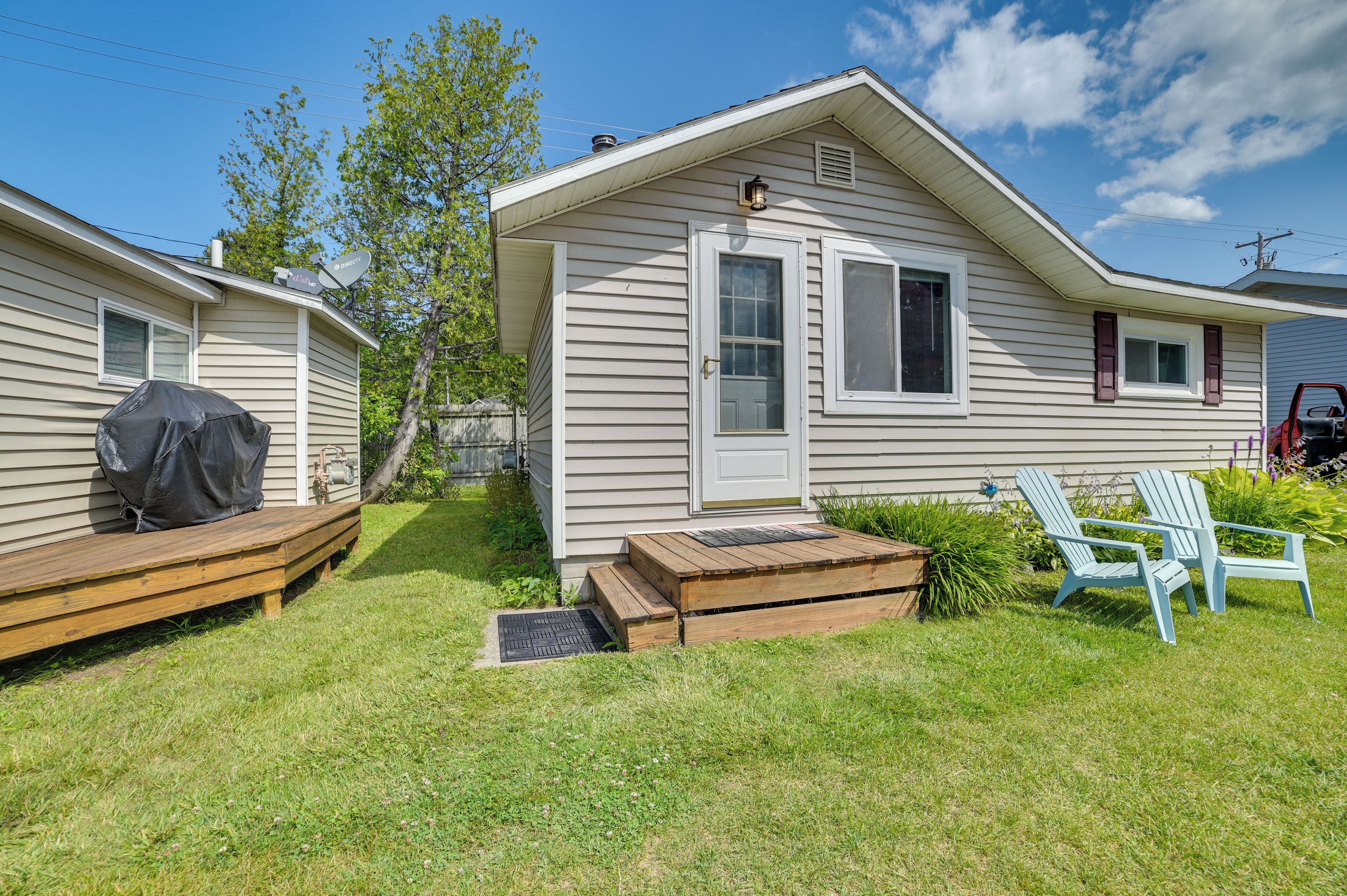 Tiny House Cottage 5' w/ Crooked Lake Access! - Ponshewaing