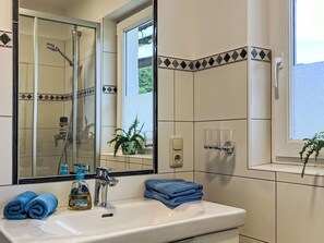 Salle De Bains, Luminaire Plomberie, Lavabo, Design Intérieur, Évier, Robinet, Miroir, Sol, Plomberie, Sol