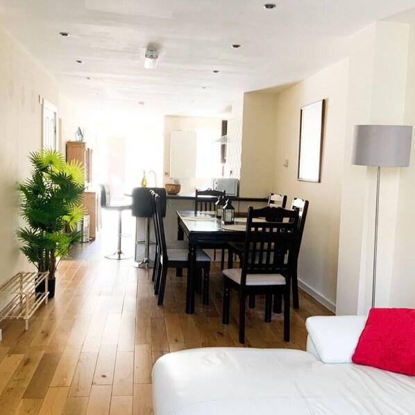 Lounge/Diner