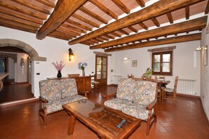 A tipical living room in one of the apartmnets