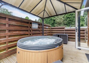 Peak Luxury Lodge Pet - Longnor Wood Holiday Park, Longnor, Nr. Buxton