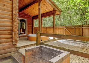 Woodpecker Log Cabin 2 - Quarry Walk Lodges, Freehay, Cheadle