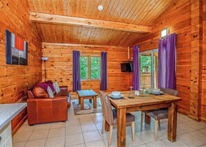 Woodpecker Log Cabin 2 - Quarry Walk Lodges, Freehay, Cheadle