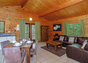 Badger Log Cabin 4 - Quarry Walk Lodges, Freehay, Cheadle