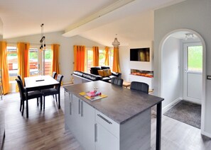 Bakewell Deluxe Lodge Pet - Longnor Wood Holiday Park, Longnor, Nr. Buxton