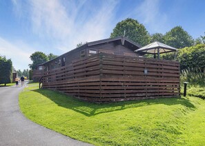 Bakewell Deluxe Lodge Pet - Longnor Wood Holiday Park, Longnor, Nr. Buxton