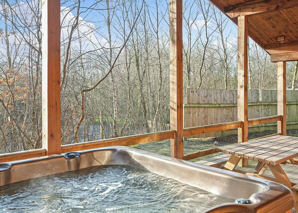 Outdoor spa tub