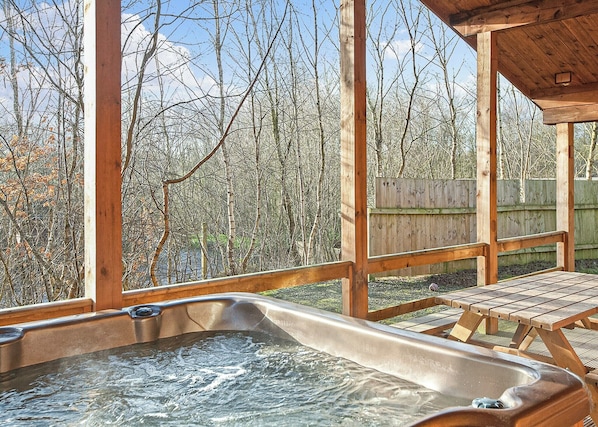 Outdoor spa tub