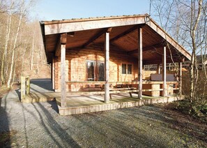 Badger Log Cabin 6 - Quarry Walk Lodges, Freehay, Cheadle